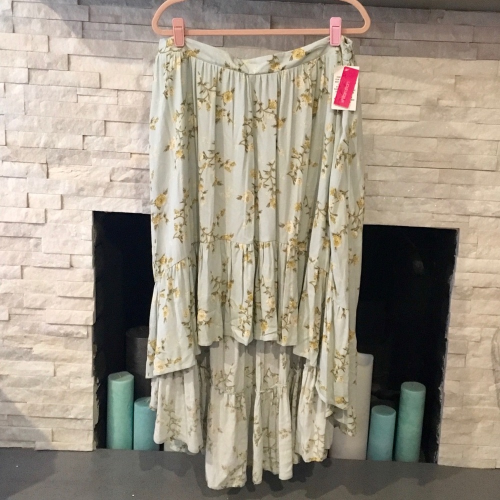 XHILIRATION HI-LOW FLOWERED SKIRT SIZE XXL
